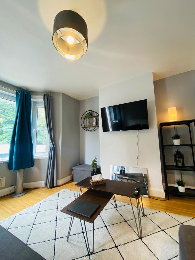 Medway Getaway - 3 Bed Home With Luxury Bathroom Chatham  Exterior photo