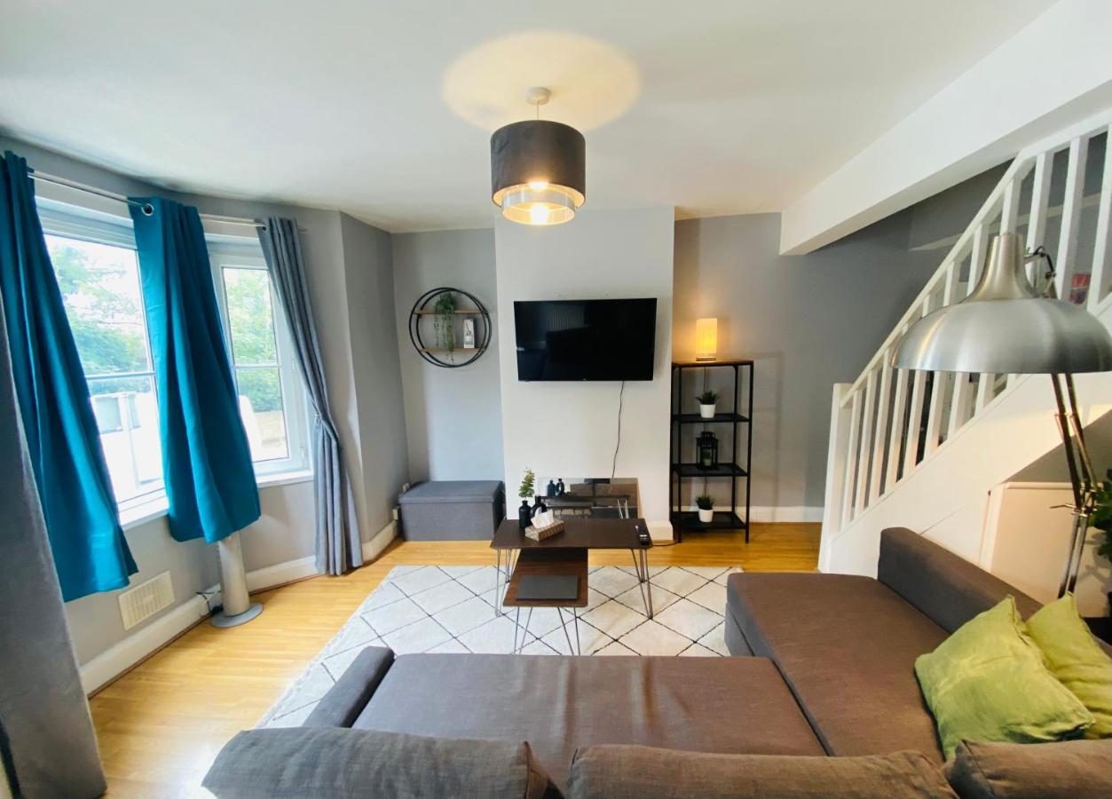 Medway Getaway - 3 Bed Home With Luxury Bathroom Chatham  Exterior photo